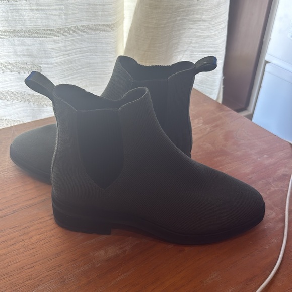 Like New ROTHY’S Dark Green “The Lug Boot” Ankle Boots - Picture 3 of 9